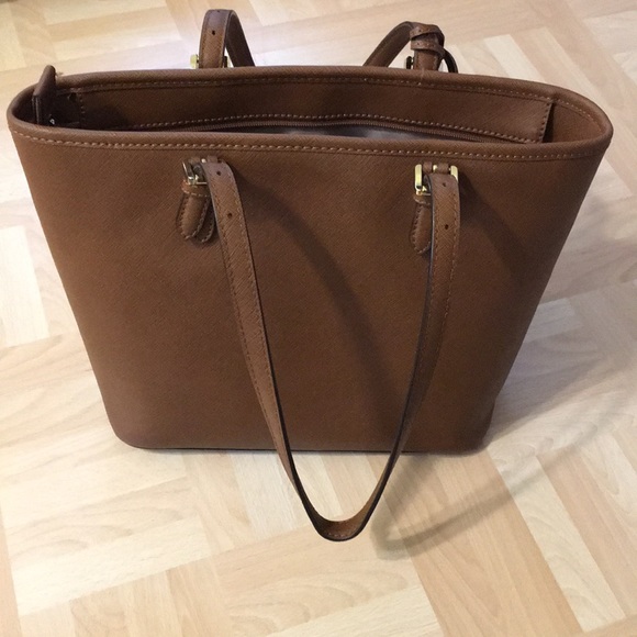 Michael Kors Jet Set Front Snap Pocket Tote - Picture 7 of 11